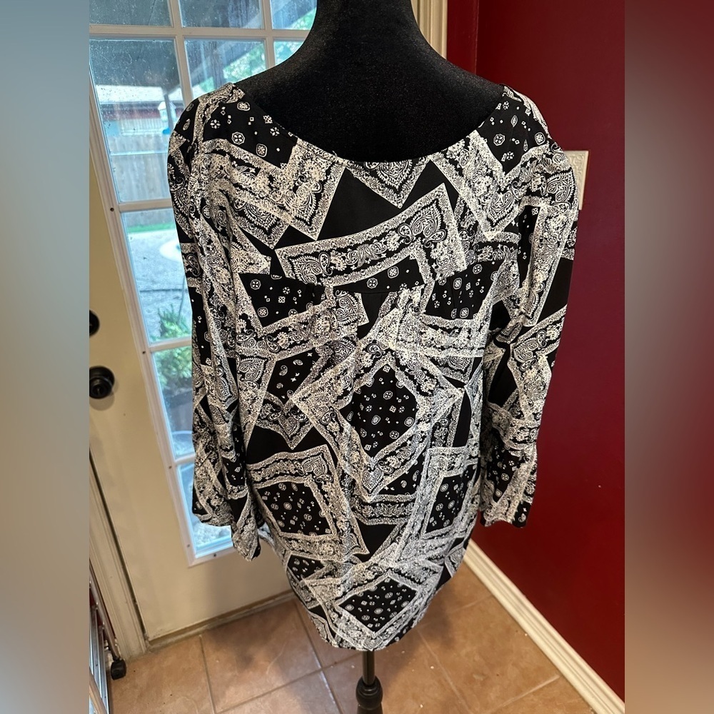 NWT Floral & Ivy Black & White Bandana Print Peasant Blouse – Size Small - Picture 5 of 8